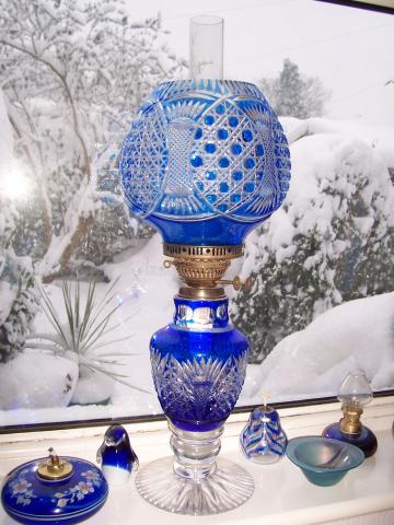Snow_and_lamp_Feb_2009.jpg